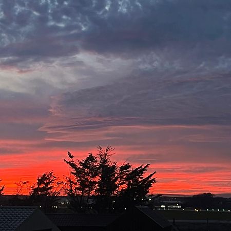 Southend Airport Bed & Breakfast ロッチフォード エクステリア 写真