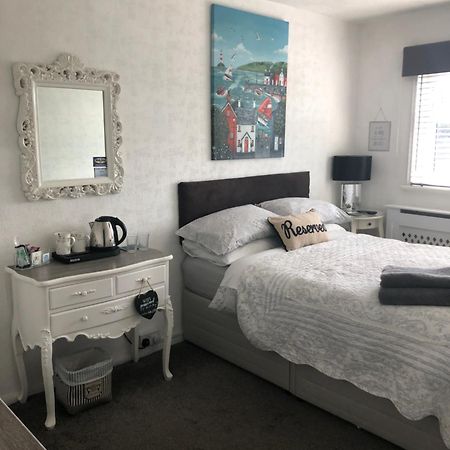 Southend Airport Bed & Breakfast ロッチフォード エクステリア 写真