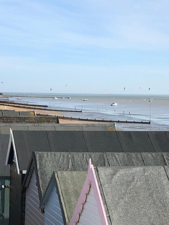 Southend Airport Bed & Breakfast ロッチフォード エクステリア 写真