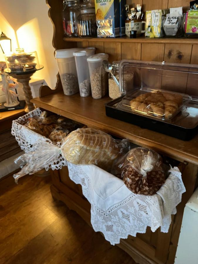 Southend Airport Bed & Breakfast ロッチフォード エクステリア 写真