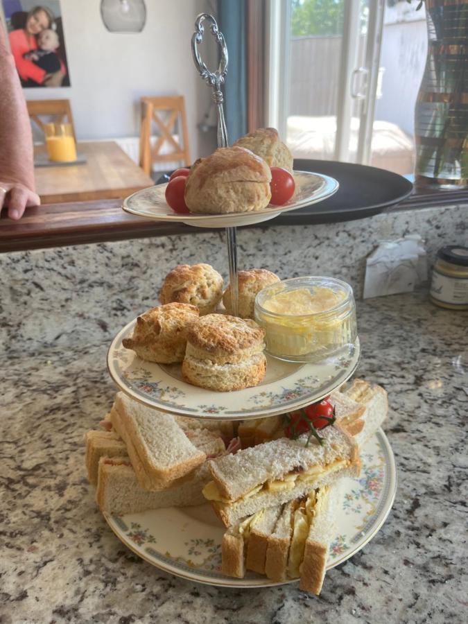 Southend Airport Bed & Breakfast ロッチフォード エクステリア 写真