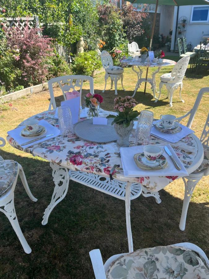 Southend Airport Bed & Breakfast ロッチフォード エクステリア 写真