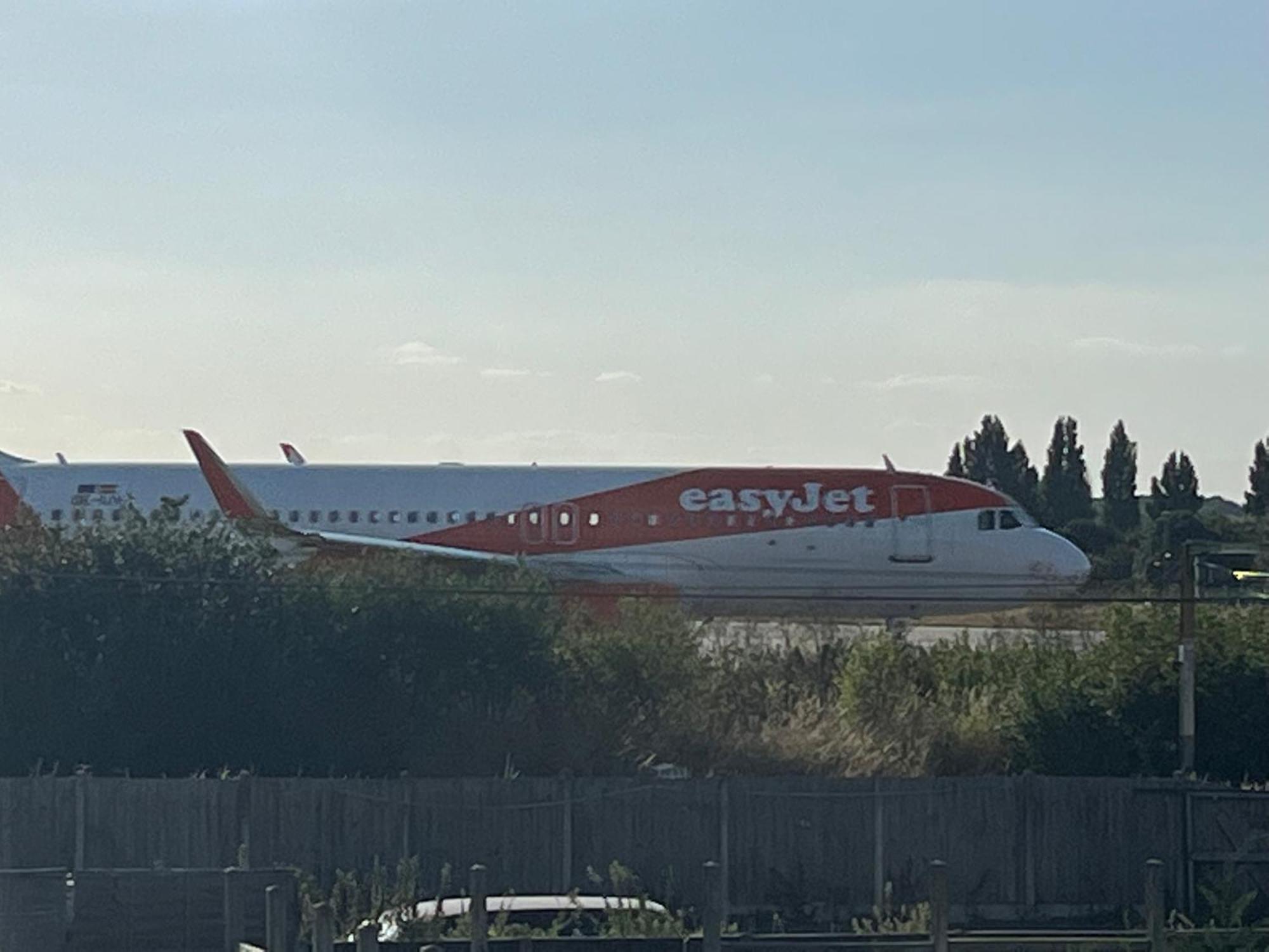 Southend Airport Bed & Breakfast ロッチフォード エクステリア 写真