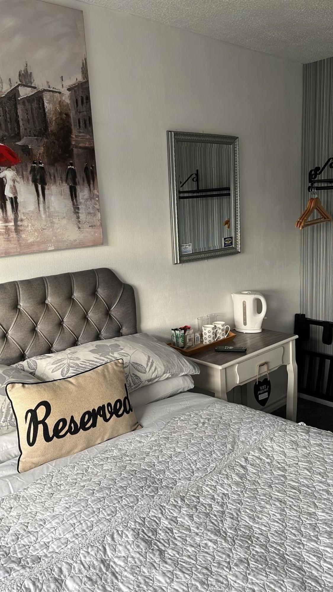 Southend Airport Bed & Breakfast ロッチフォード エクステリア 写真
