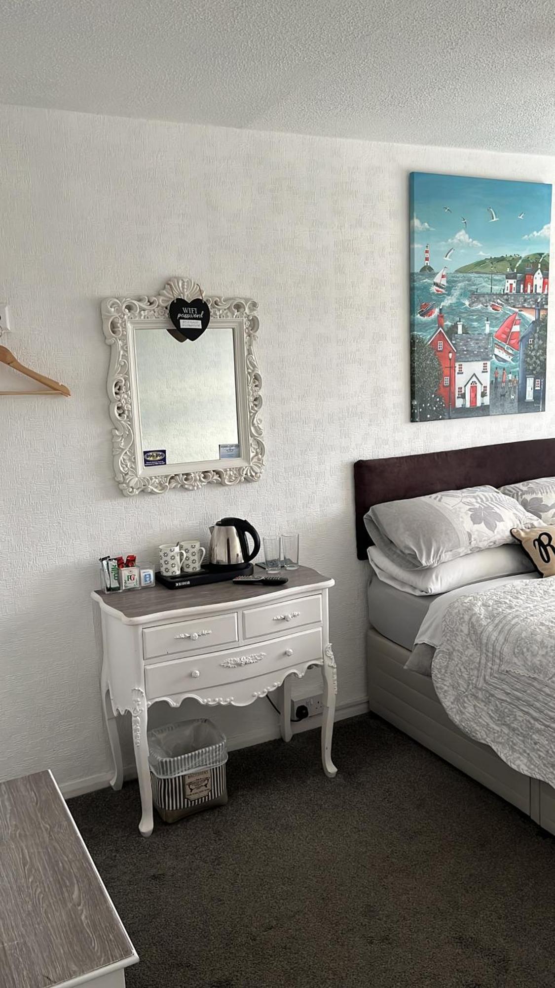 Southend Airport Bed & Breakfast ロッチフォード エクステリア 写真