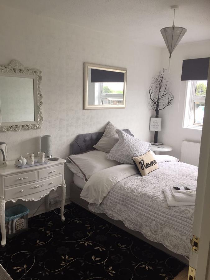 Southend Airport Bed & Breakfast ロッチフォード エクステリア 写真