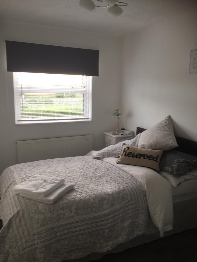 Southend Airport Bed & Breakfast ロッチフォード エクステリア 写真