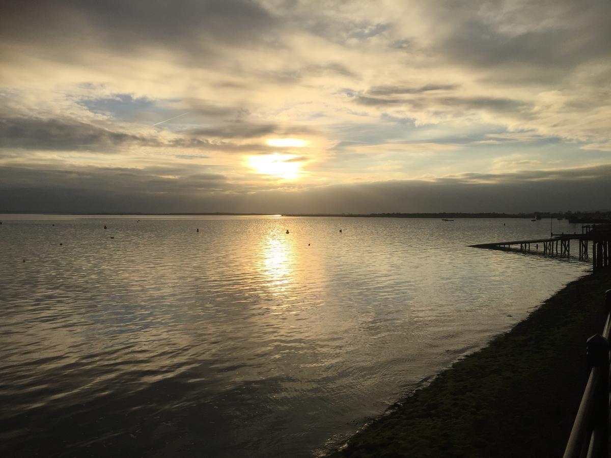 Southend Airport Bed & Breakfast ロッチフォード エクステリア 写真