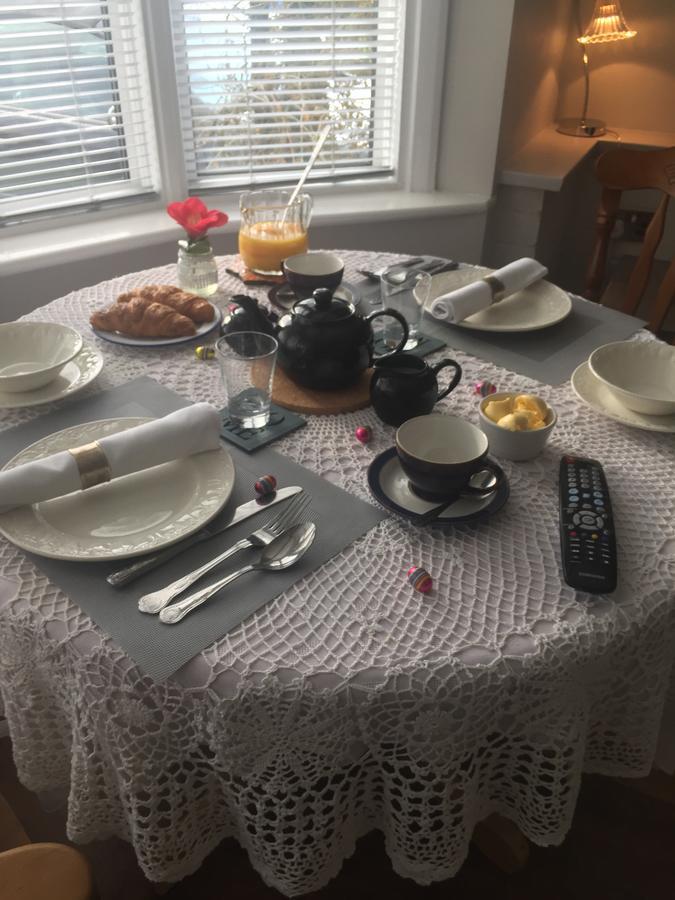 Southend Airport Bed & Breakfast ロッチフォード エクステリア 写真