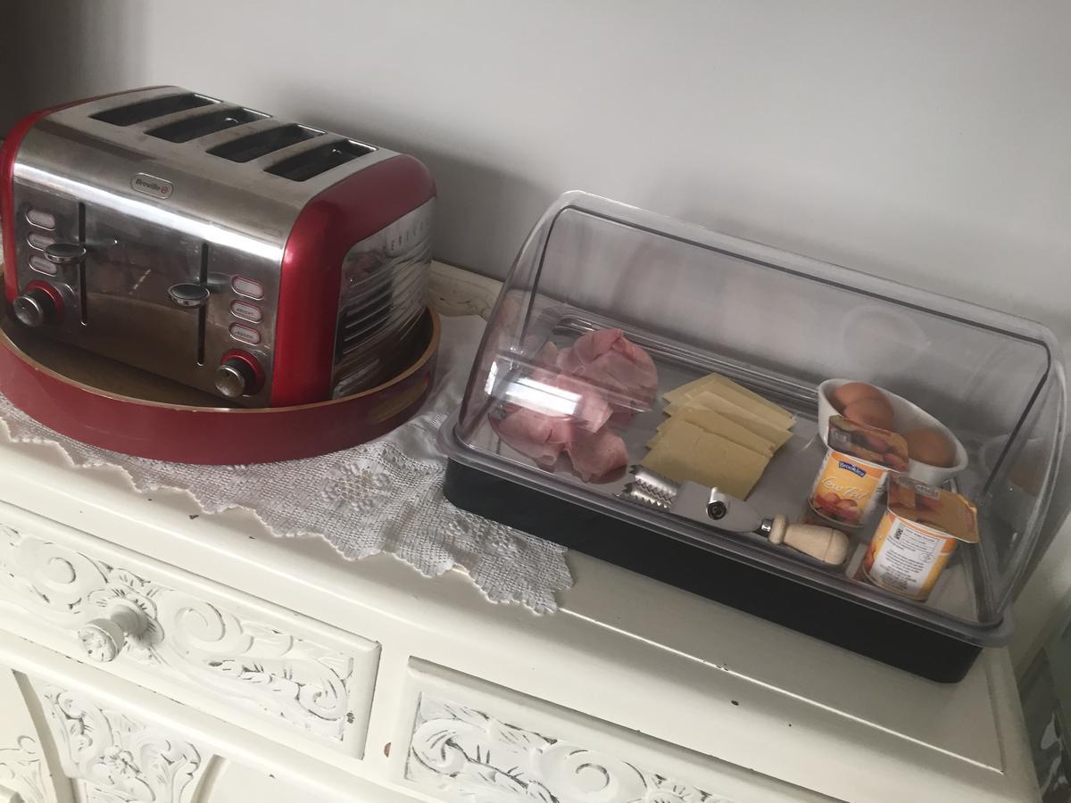 Southend Airport Bed & Breakfast ロッチフォード エクステリア 写真