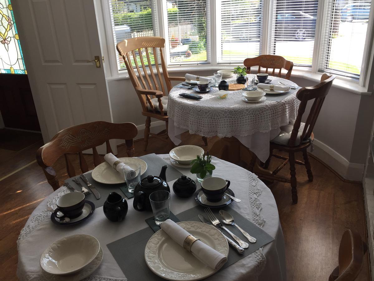 Southend Airport Bed & Breakfast ロッチフォード エクステリア 写真