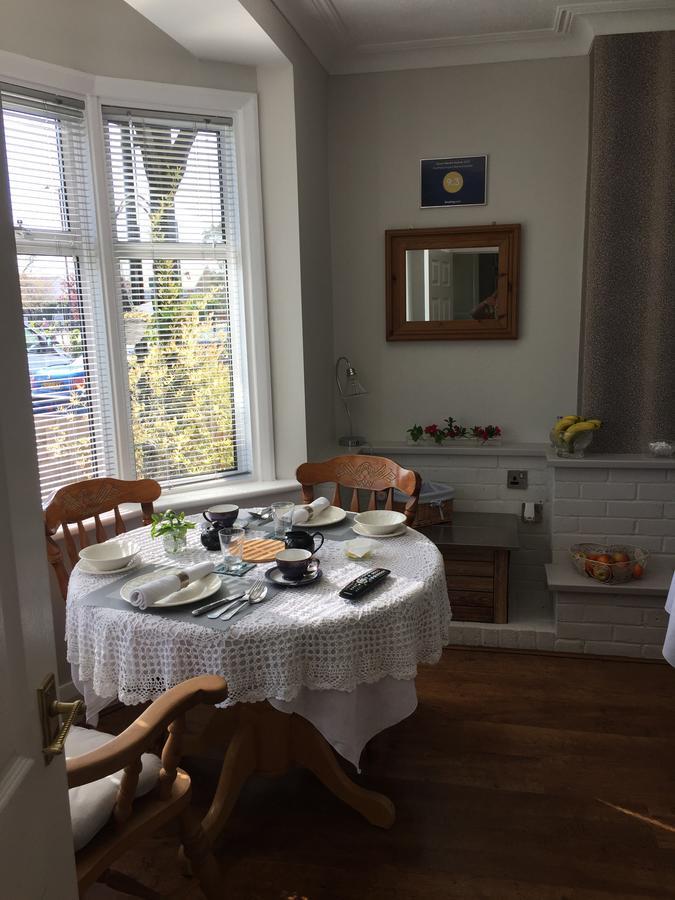 Southend Airport Bed & Breakfast ロッチフォード エクステリア 写真