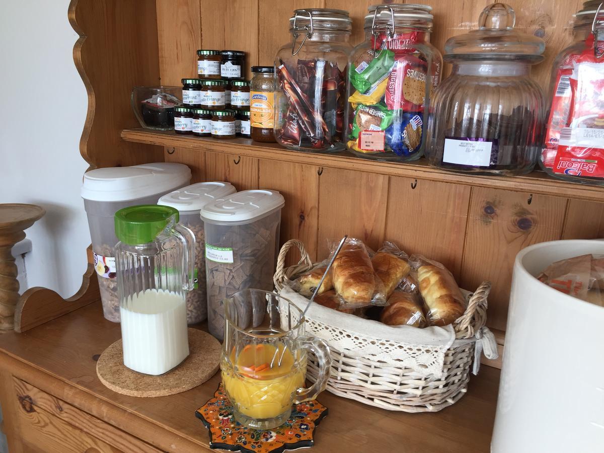 Southend Airport Bed & Breakfast ロッチフォード エクステリア 写真