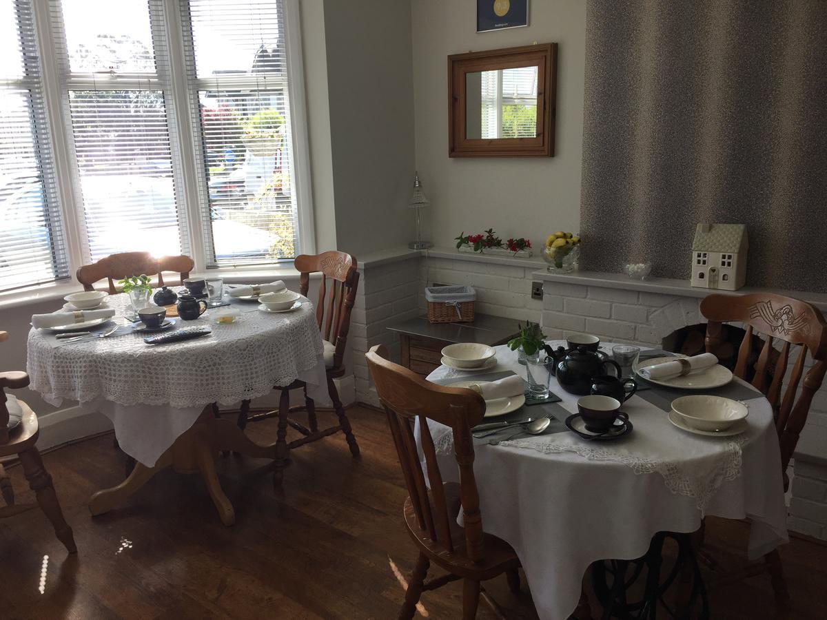 Southend Airport Bed & Breakfast ロッチフォード エクステリア 写真